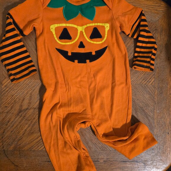 12-18 Month Halloween Baby clothes bundle - Picture 9 of 12